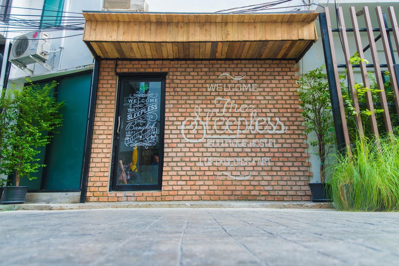 The Sleepless Boutique Hostel Bangkok Exterior foto