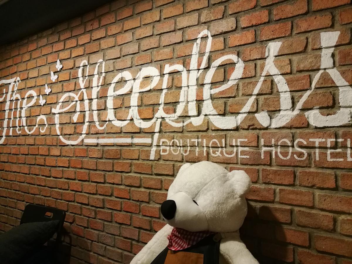 The Sleepless Boutique Hostel Bangkok Exterior foto
