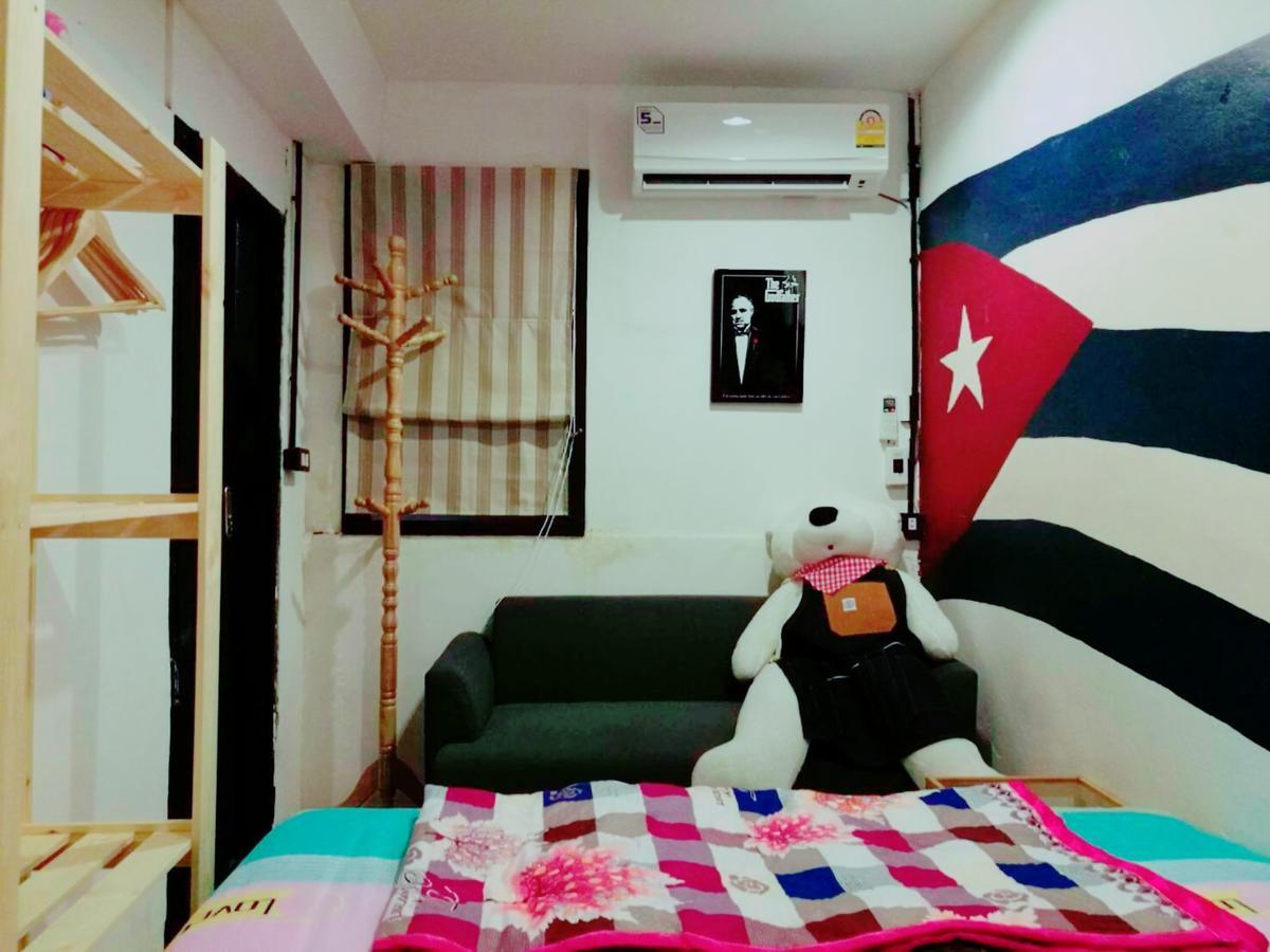 The Sleepless Boutique Hostel Bangkok Exterior foto
