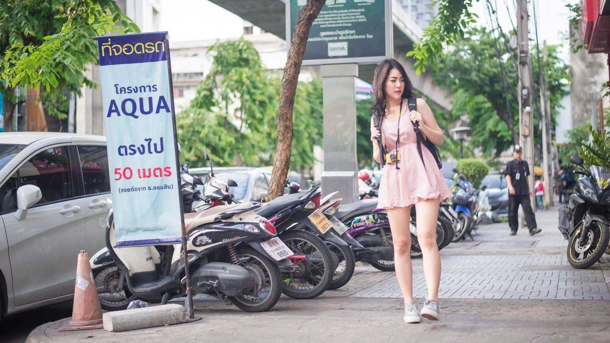 The Sleepless Boutique Hostel Bangkok Exterior foto