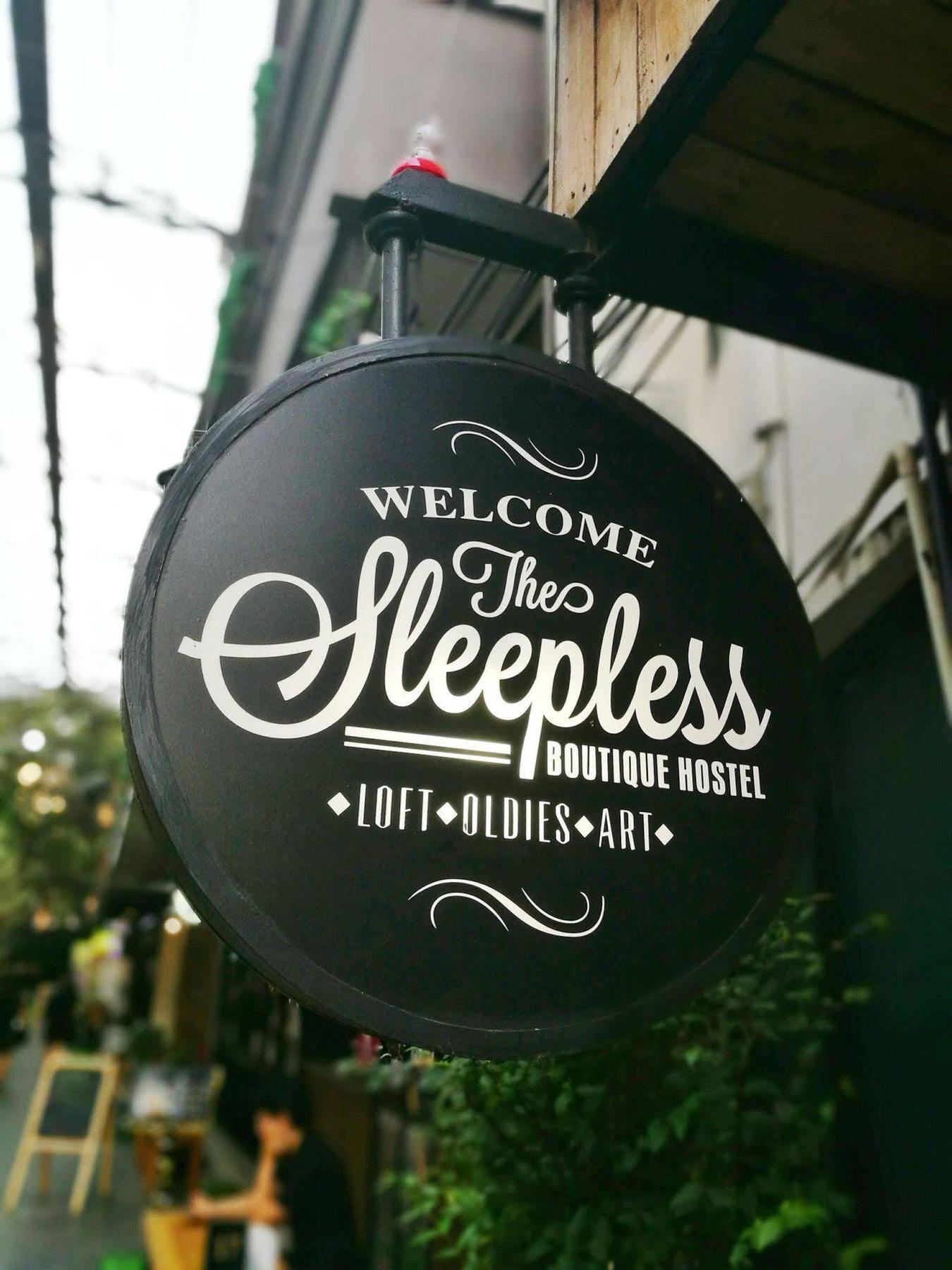 The Sleepless Boutique Hostel Bangkok Exterior foto